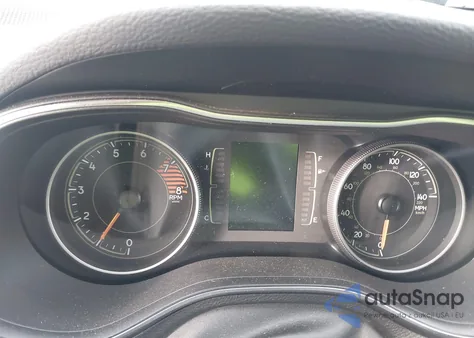 2019 Jeep Cherokee Latitude 4X4 z USA, uszkodzony, nr VIN 1C4PJMCX1KD127976